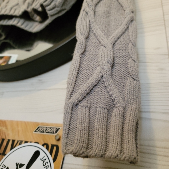 Cable knit turtleneck - Picture 4 of 4